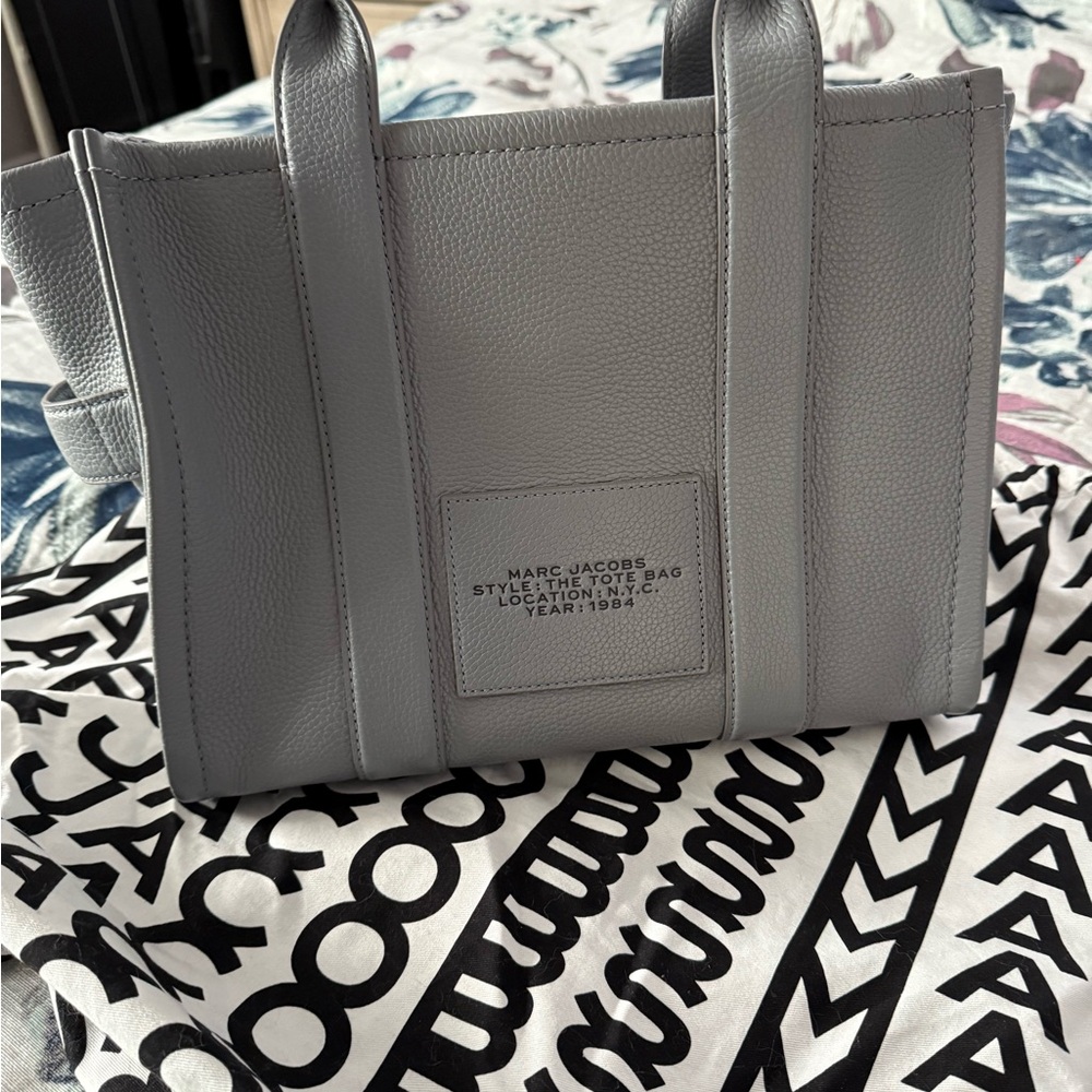 Marc Jacobs The Tote Bag Gray Leather Tote - Picture 2 of 5